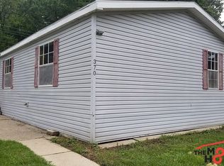 370 Rustic Ln N, Belleville, MI 48111