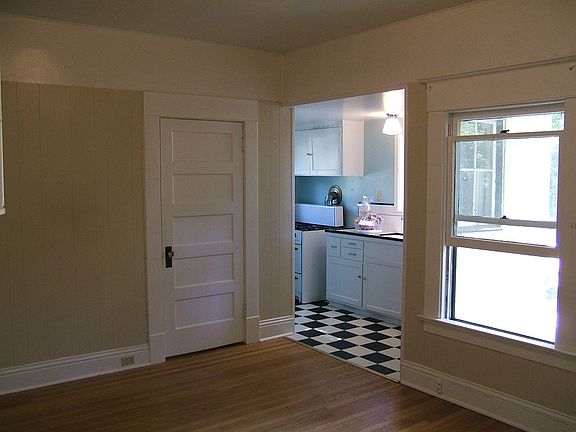 4th image of 1121 & 1129 Magnolia Ave #144