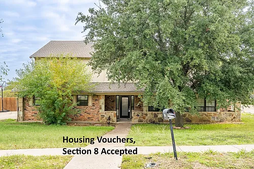 4212 Village Green Dr Photo 1