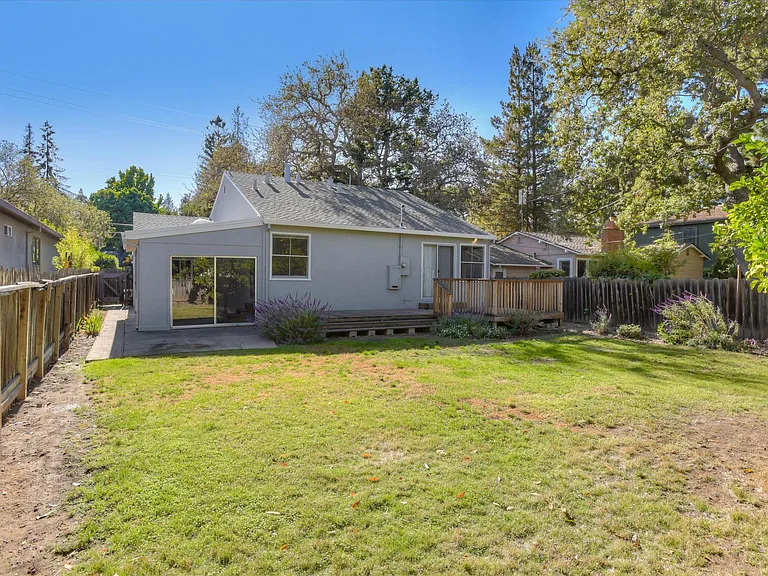 415 Bay Rd — Photo 31