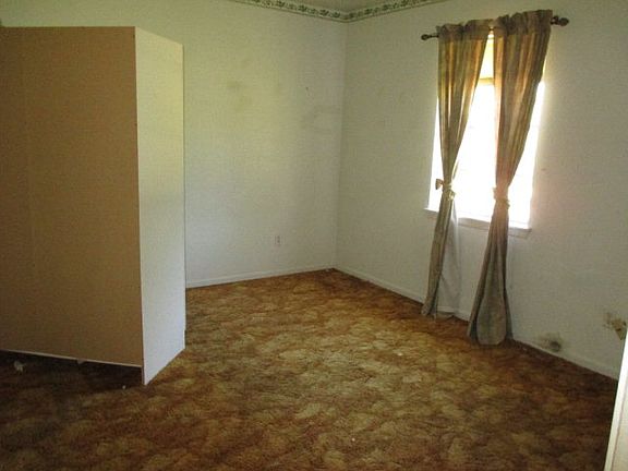 3rd image of 204 Bridges St