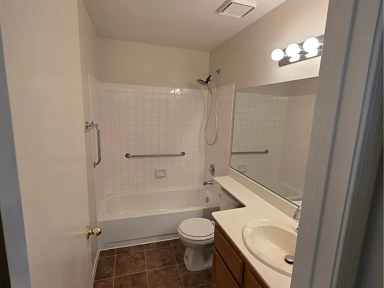 2200 Highpointe Dr #201 — Photo 56