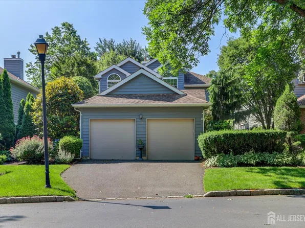 97 Fairway Blvd, Monroe Township, NJ 08831