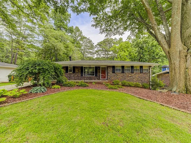 2423 Woodacres Rd NE — Photo 1