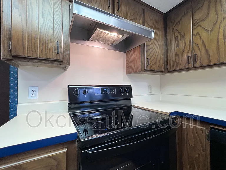 6801 Chisholm Ct — Photo 11