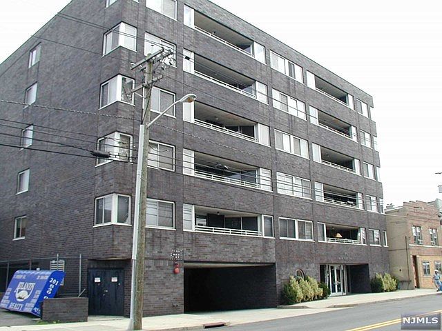 1st image of 364 Palisade Ave APT 4B