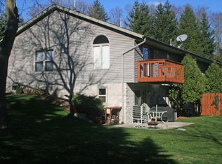 1446 Devonshire Rd, Delafield, WI 53018