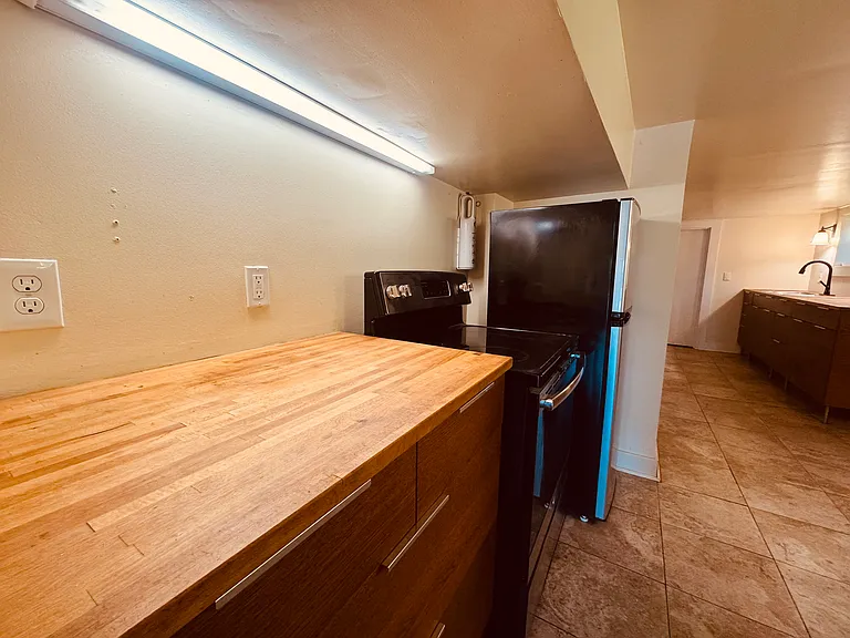 2413 SE Taggart St #BASEMENT — Photo 10