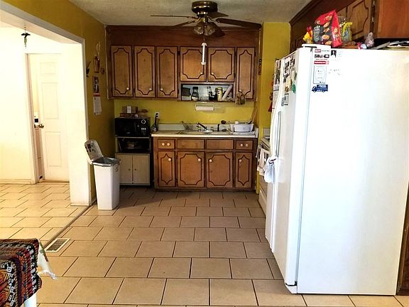 4th image of 114 Peachwood St