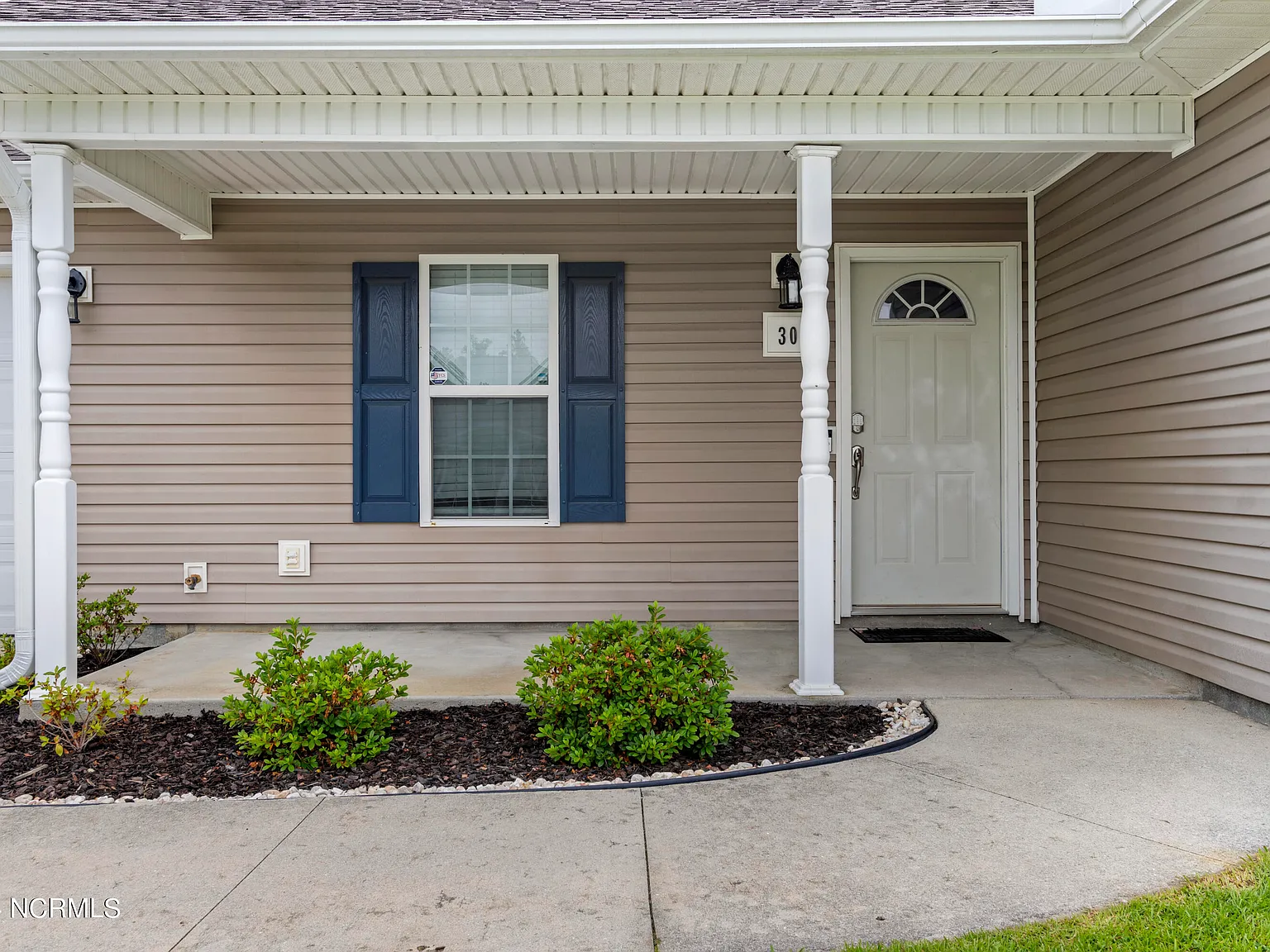 3 bed, 2.0 bath, $1,800 — Photo 3