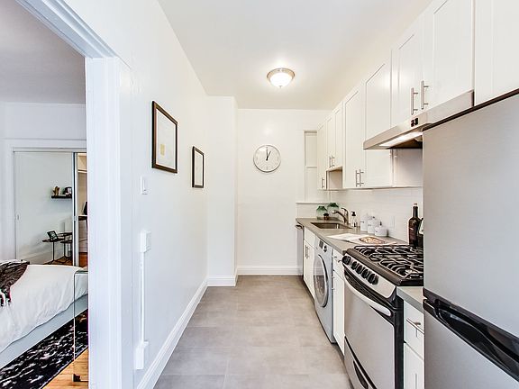4th image of 1030 Larkin St APT 8