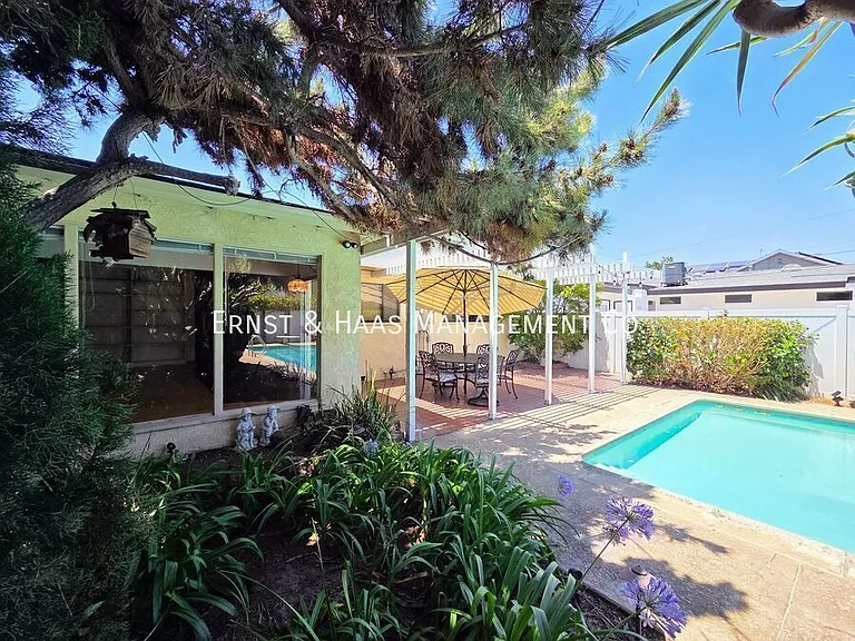 2080 Senasac Ave — Photo 27