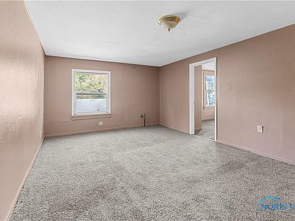 3rd image of 2435 Woodford St