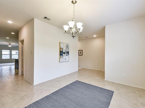 4th image of 135 Meadow Valley Dr