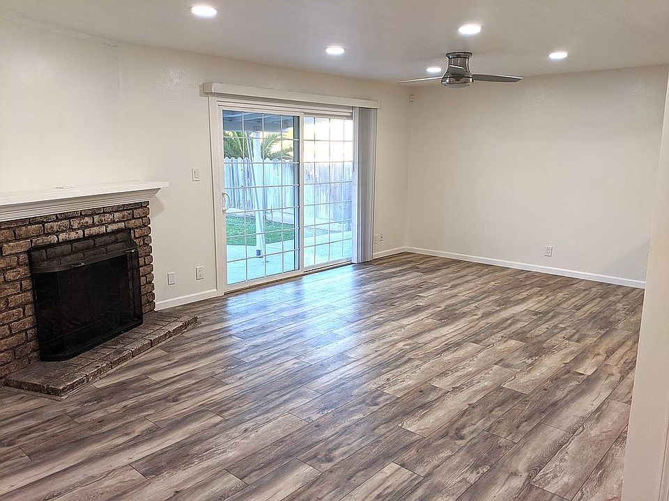 1st image of 943 E Buckingham Way