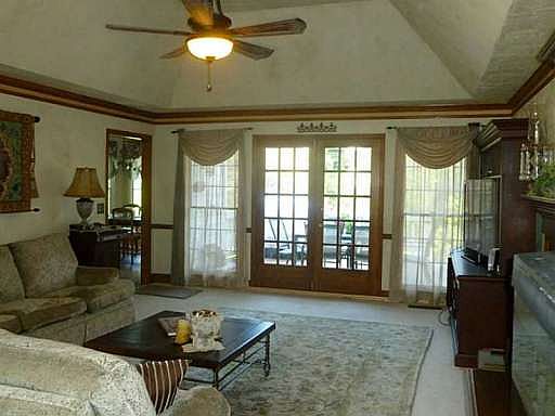 3rd image of 4516 Dartmoor Dr NE