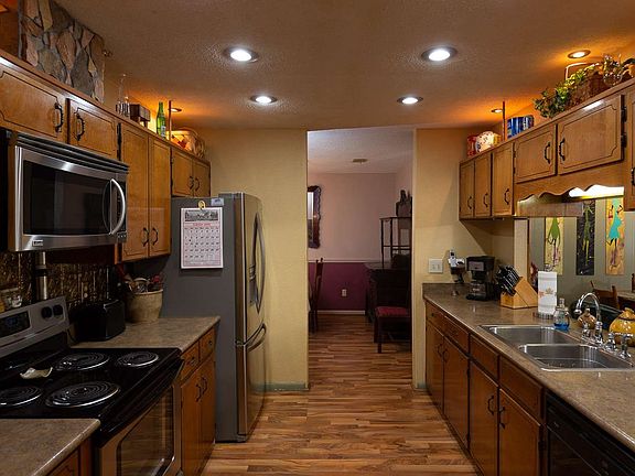 2nd image of 512 SW Randall Ter
