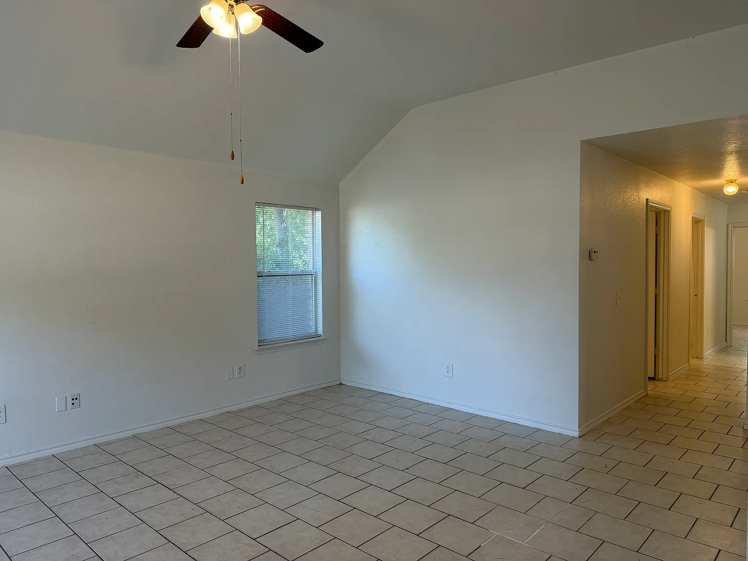 5 bed, 1635 sqft, $1,850 — Photo 3