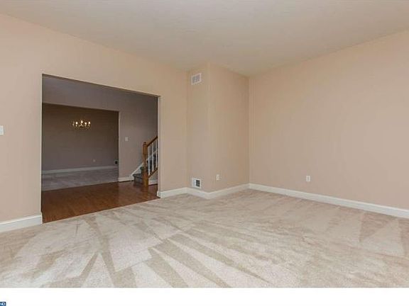 5th image of 915 Benalli Dr