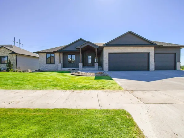 8421 E Roughlock St, Sioux Falls, SD 57110