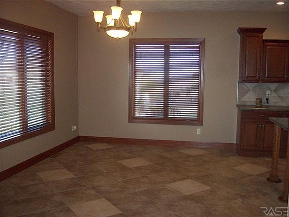 5th image of 1608 W Wicklow Ln