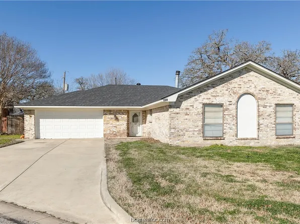 3004 Allen Cir, Bryan, TX 77803