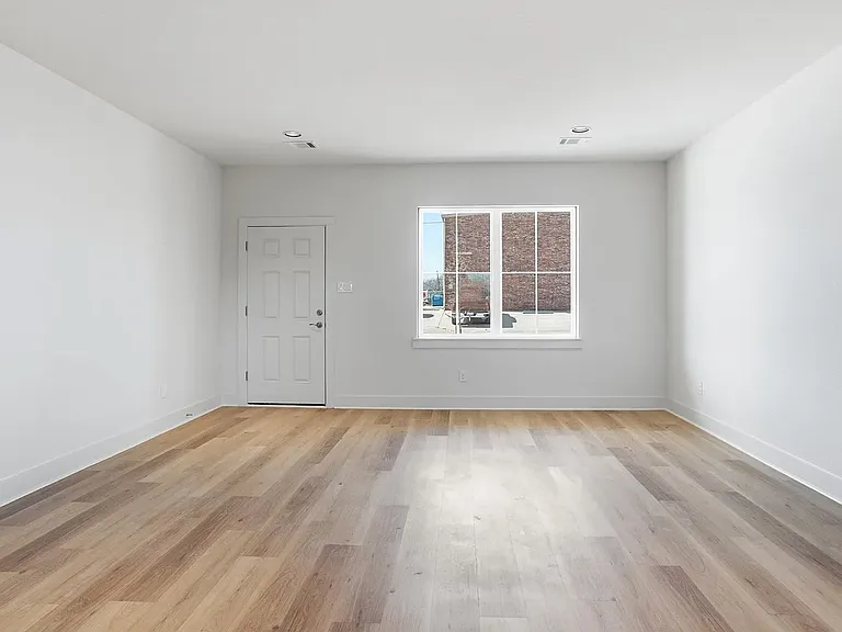 307 Railroad Ave — Photo 9