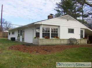 16 Broadleaf Rd, Levittown, PA 19057