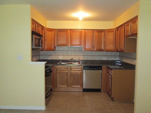 2nd image of 1285 Washington St #3