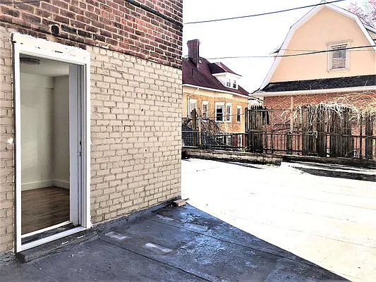 Rented by Lang Realty LLC | media 23