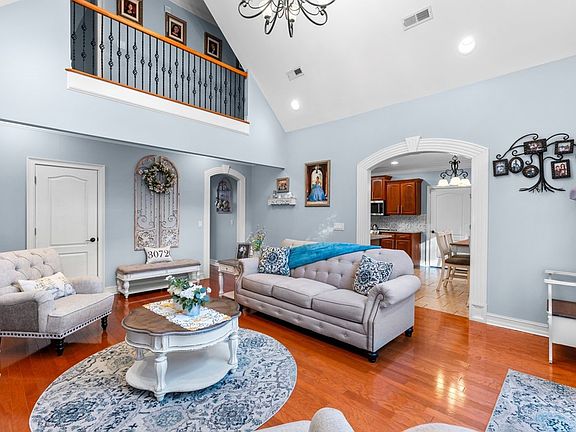 3rd image of 604 Lenna Ln