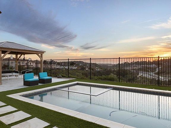 3rd image of 941 Woodhaven Rd