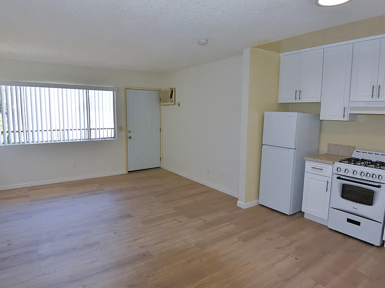 1015 E Lomita Ave #4 — Photo 3
