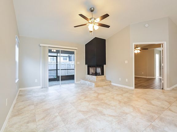 5th image of 378 Bahia Cir