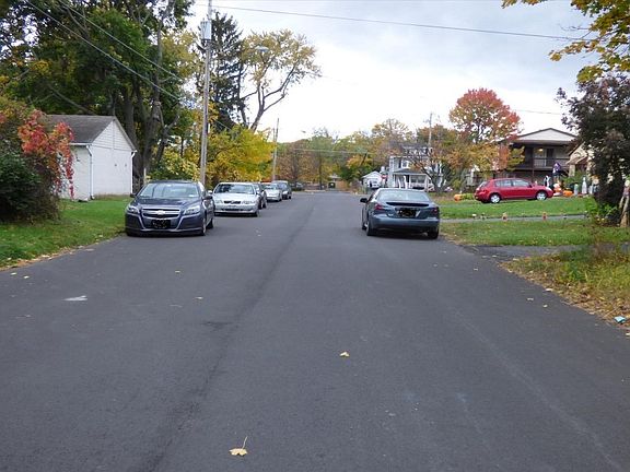 5th image of 12 Joanne Ct