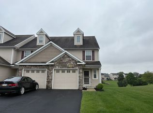 301 Lakeside Xing, Mount Joy, PA 17552