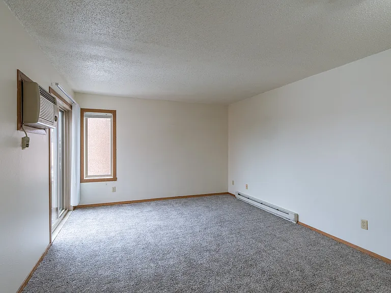 Fargo, ND Crescent Park Apartments | Living