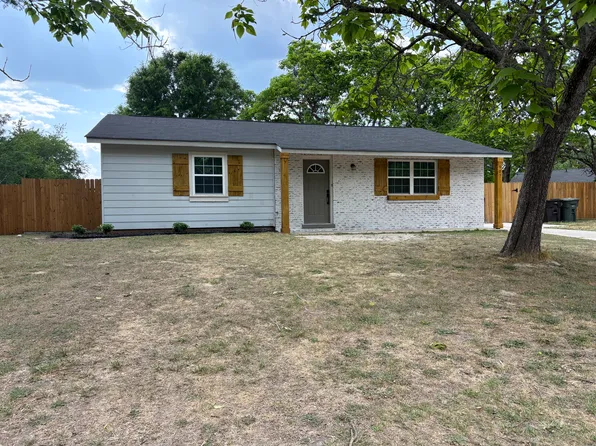 907 Walker Ct, Fayetteville, NC 28311