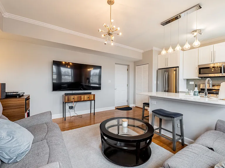 3214 W Berteau Ave #2 — Photo 3