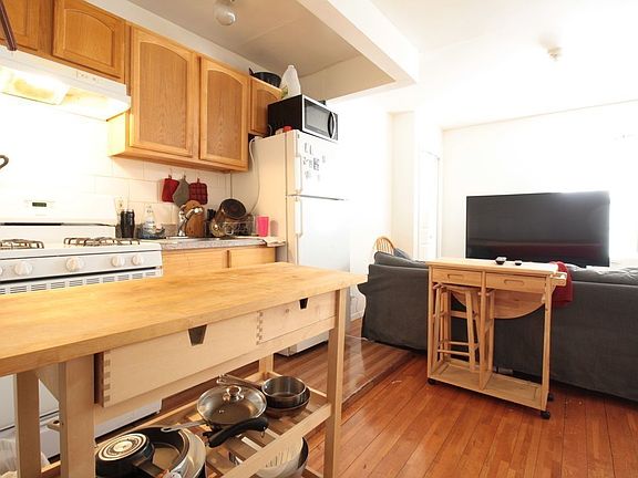 2nd image of 2505 23rd St #2