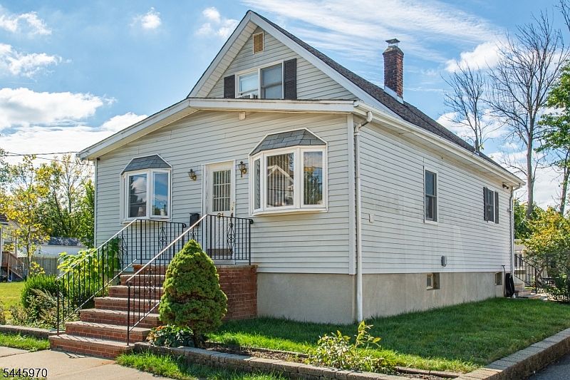 1st image of 31 Zeliff Ave