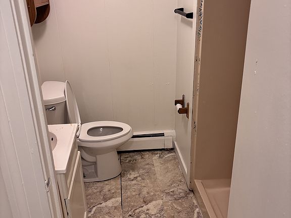 5th image of 209 E 6th St APT 3