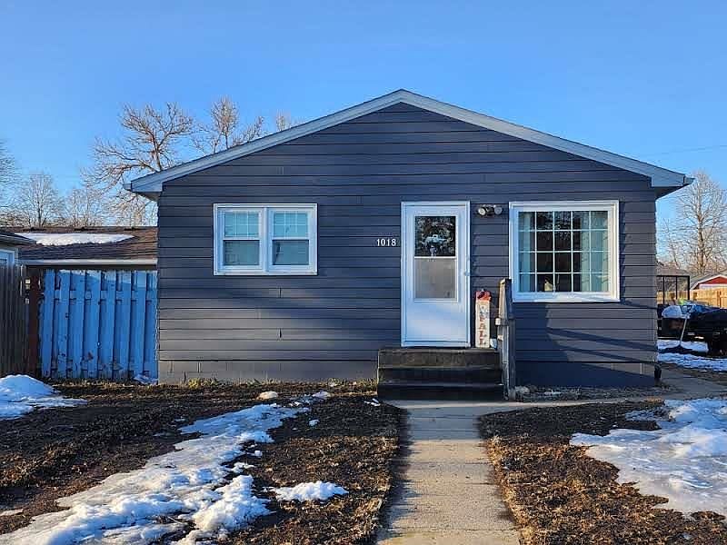 1st image of 1018 E 12th St