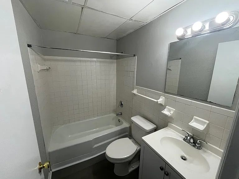 208 Lakeshore Dr #19 — Photo 18