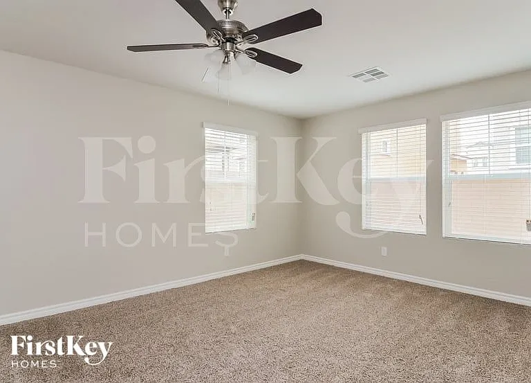 803 N Water St — Photo 9