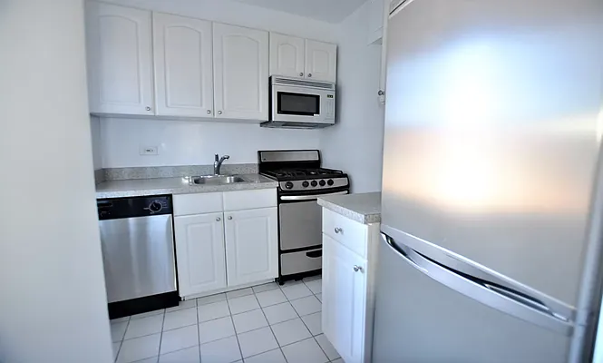 Rented by Manhattan Realty Group | media 10