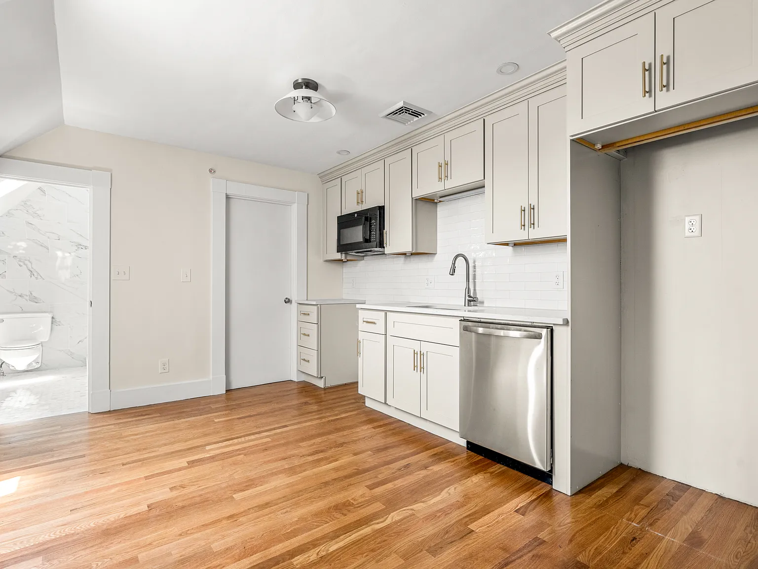 1 bed, 635 sqft, $2,250 — Photo 4