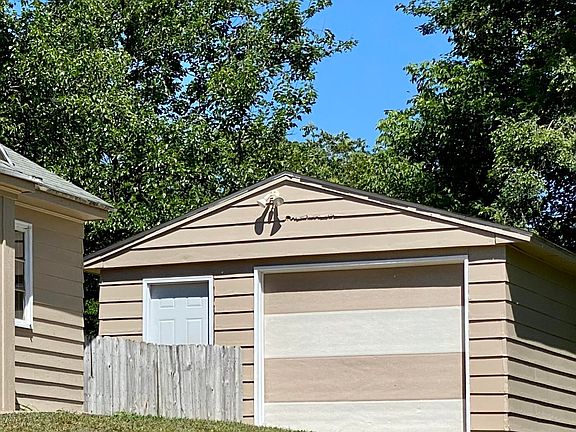 2nd image of 1416 Calvin Ave SE