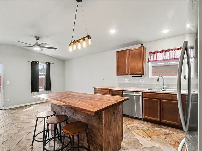 3208 Sandy Harbor Dr — Photo 4