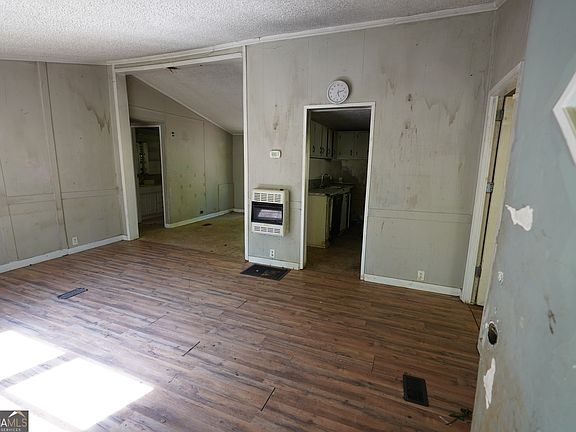 4th image of 300 Jackson Rd